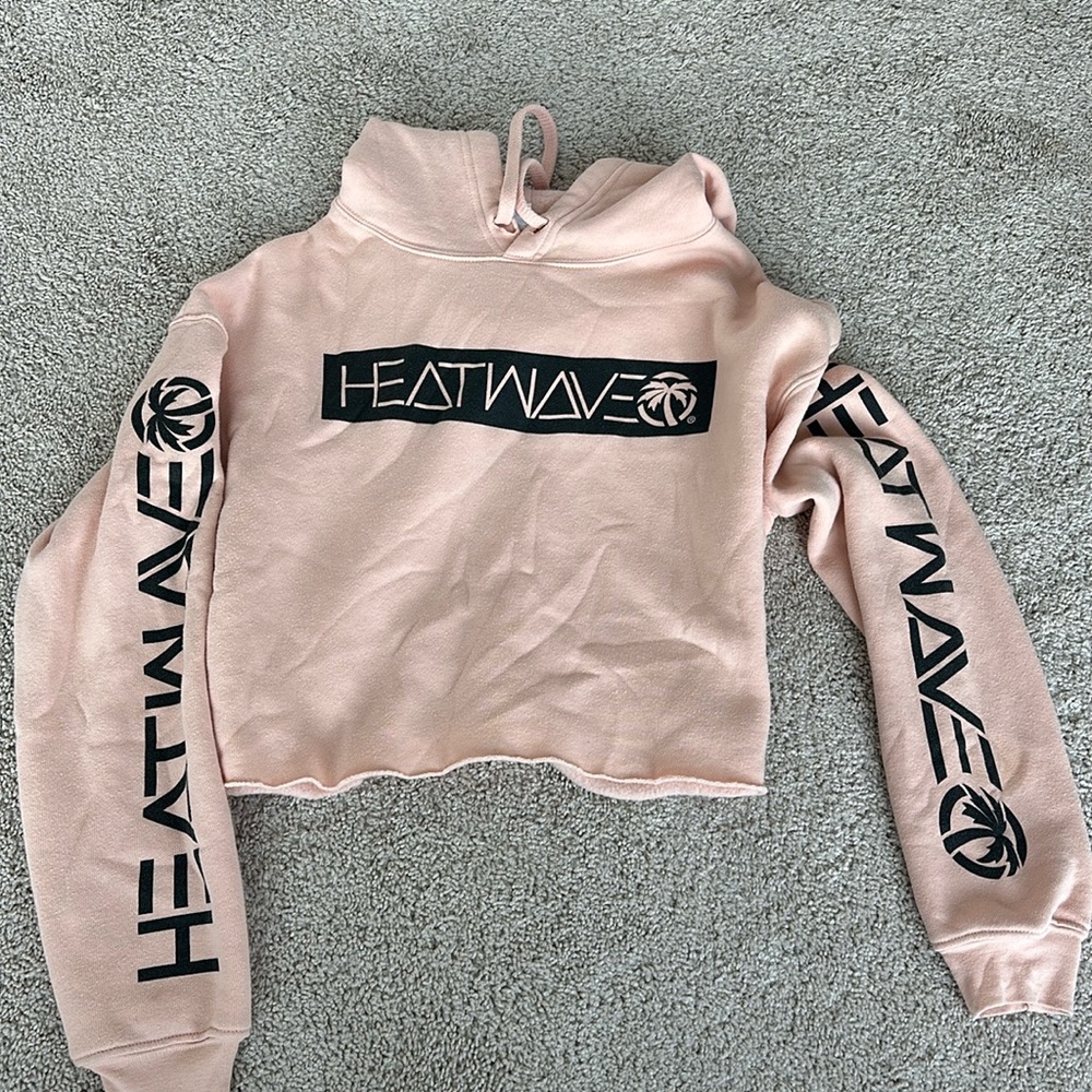Women’s heatwave visual cropped hoodie.